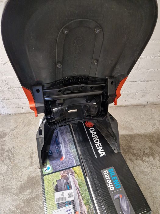 Garaj robot Gardena Sileno