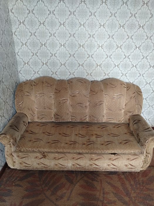 Продам два дивана