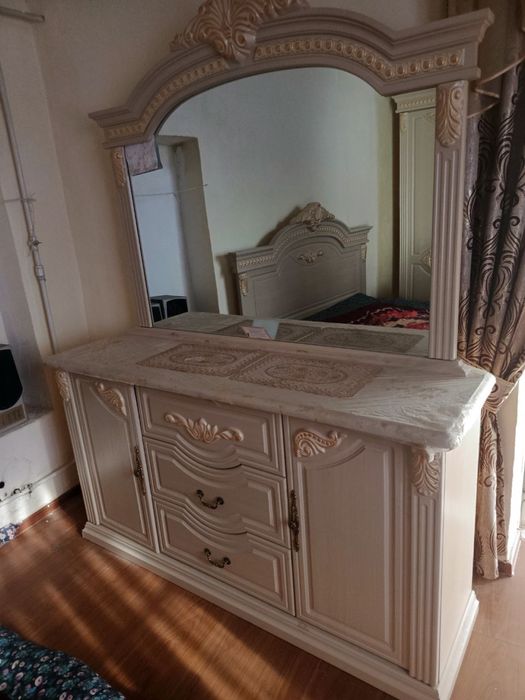 Спалньни гарнитур шкаф диван тримо ва 2 та тумбаси бн