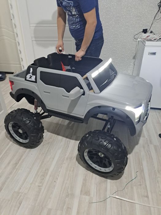 Продам детскую машинку