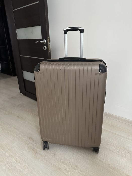 чемодан большой.