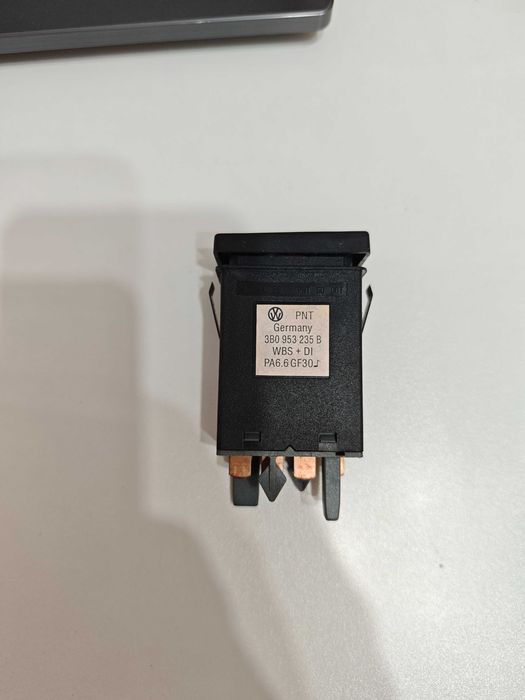 Comutator lumini avarie VW Passat B5/B5.5 1996-2005 cu releu integrat