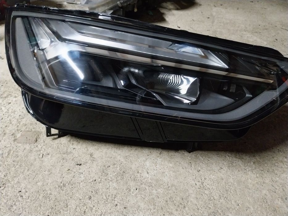 Десен фар audi Q5