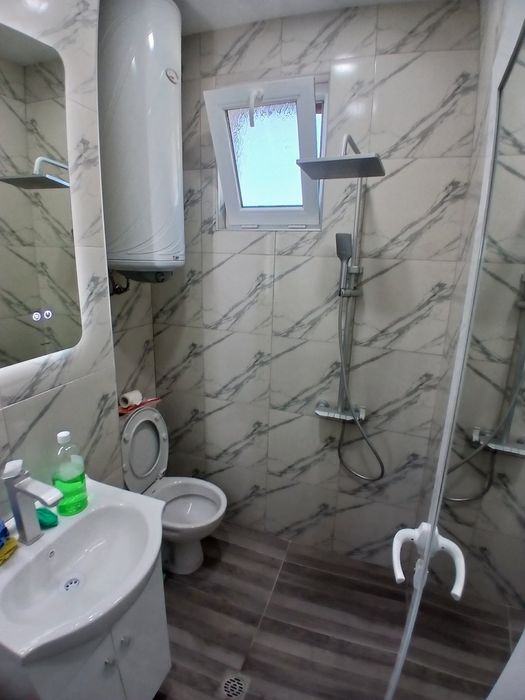 Продавам етаж от къща