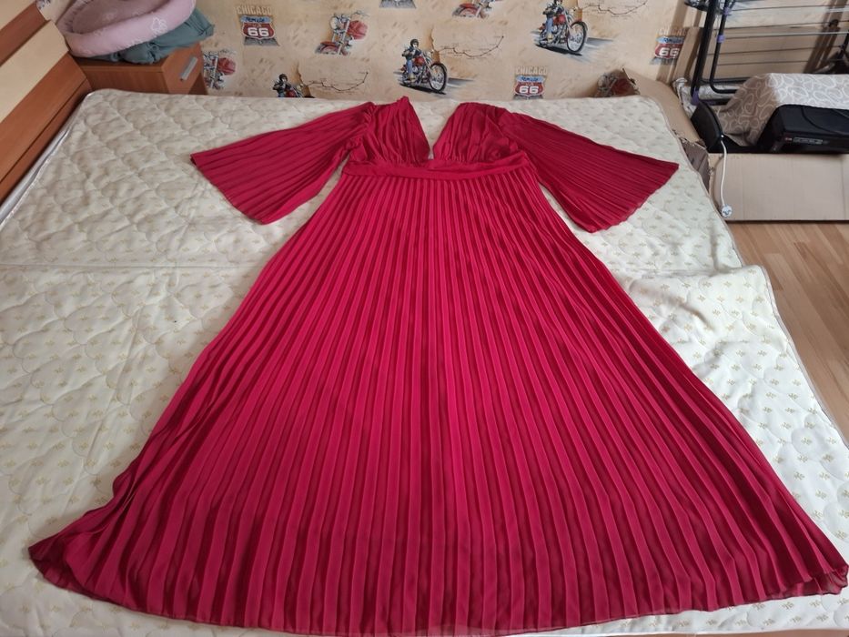 Rochie roșie pliata