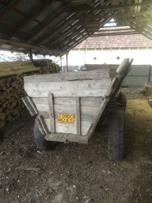 Vand caruță tractor