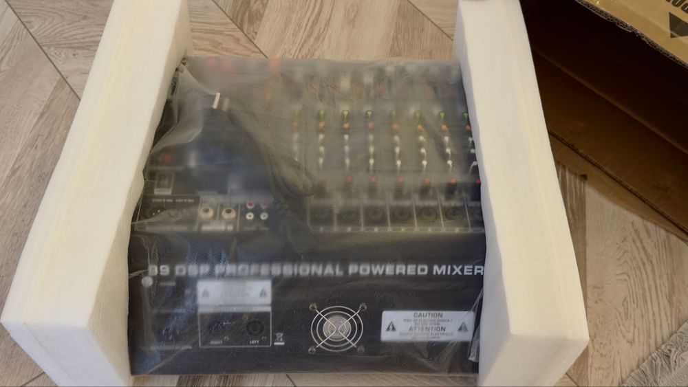 ПРОДАЮ: Professional Power Mixer M-800 (новый)