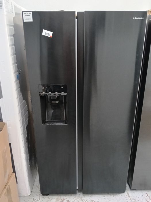 Syde by syde Hisense dozator apa