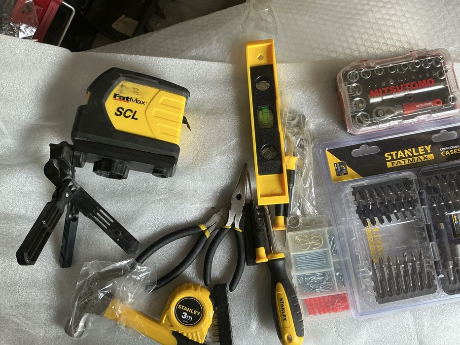 Vind laser Stanley SCL FatMax si accesorii stanley si trusa tubulare Mitsutomo