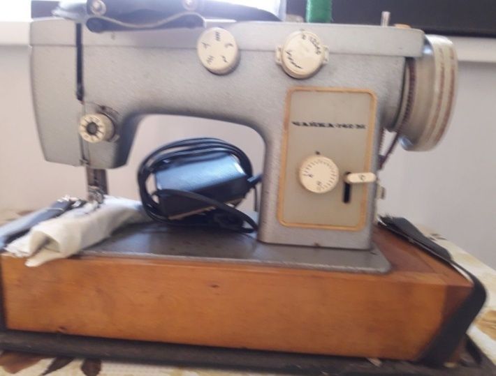 Швейная машина ЧАЙКА 142М..