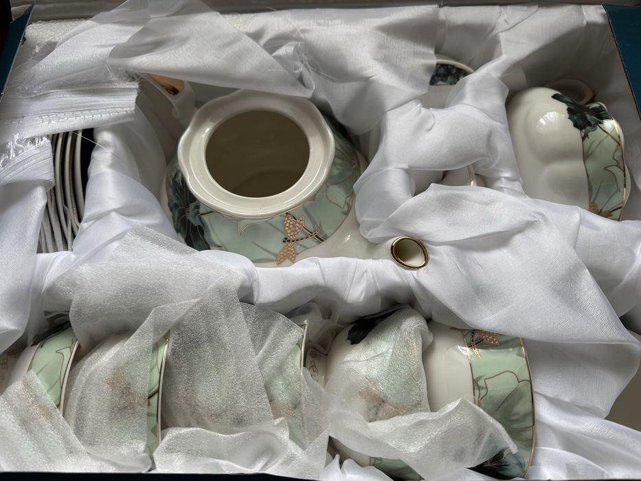 Новый фарфоровый чайный сервиз