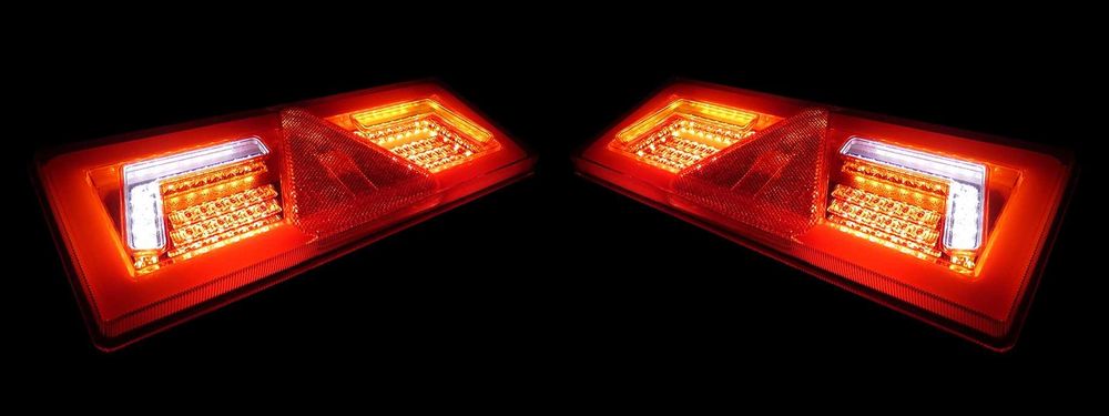 Ляв + Десен Диодни Lед Стопове Бягащ Мигач Неон 12-24V