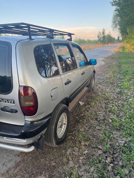 Niva 4x4 sotiladi