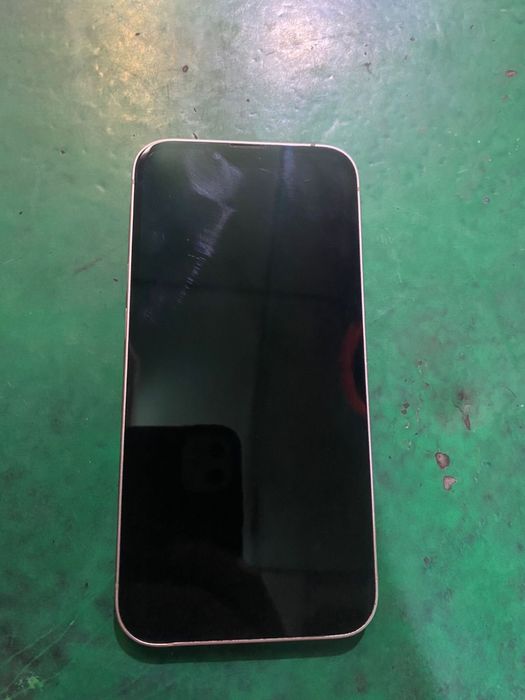 Продам iPhone 13
