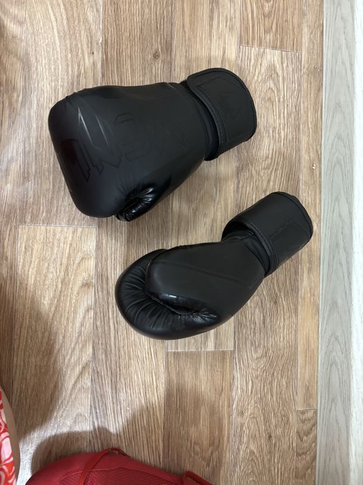 Боксерский перчатки