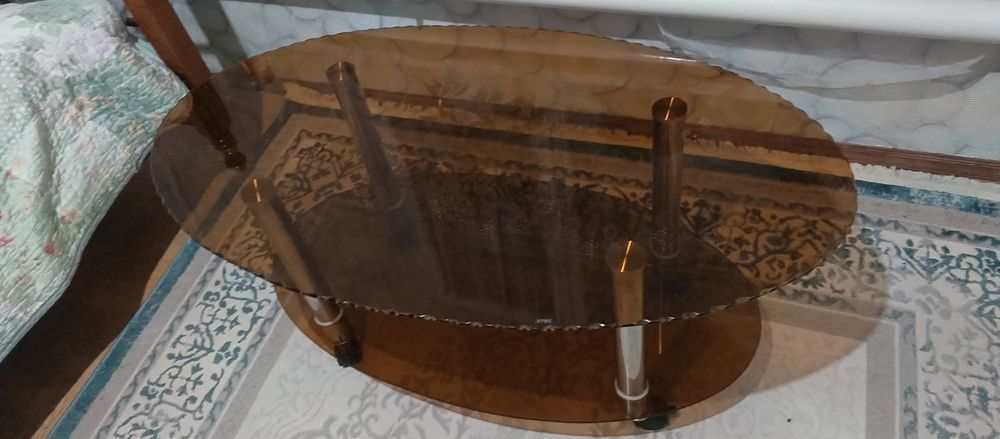 Продам стеклянный стол