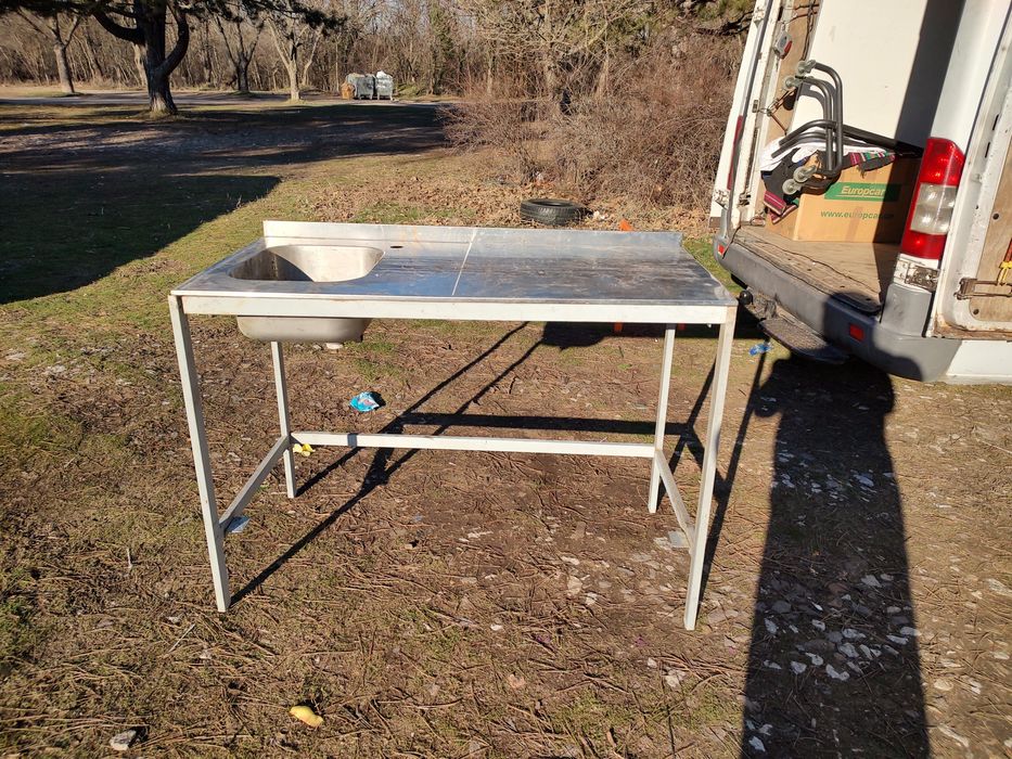 Мивка- маса за каравана или двор