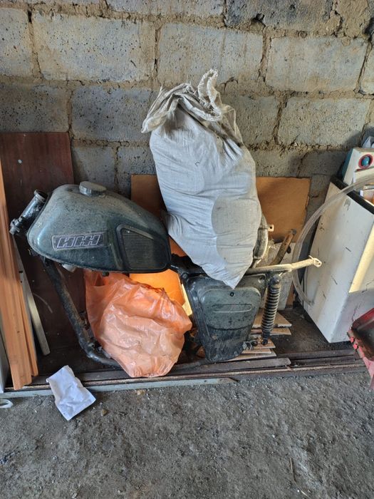 Продам запчасти на мотоцикл.