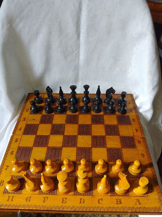 Стар дървен шах,Табла - Размери - 34 х 34см.