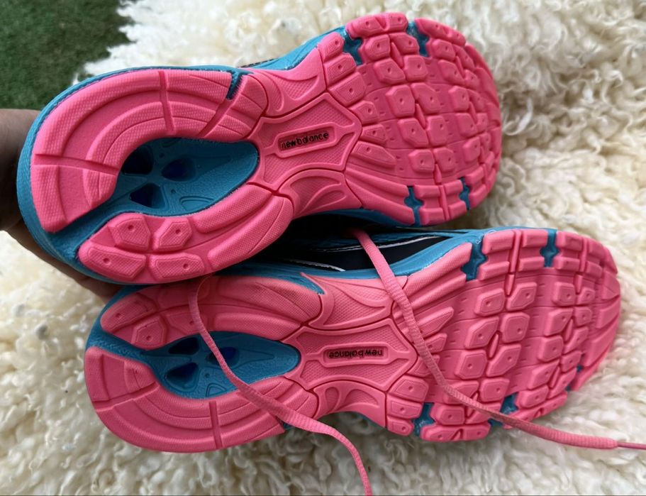 New Balance жестоки цветове нови с оригиналната си кутия 38.5 номер
