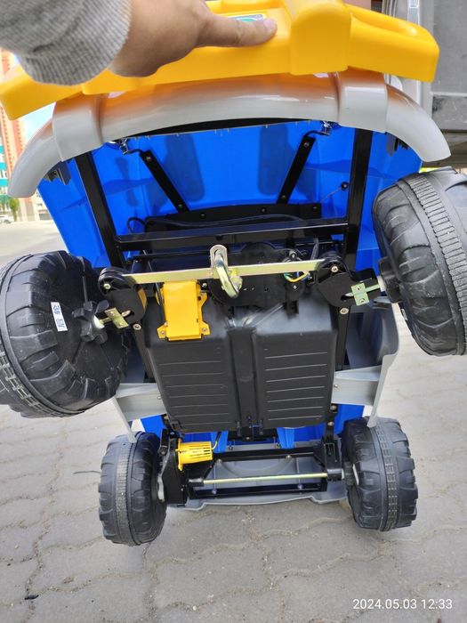 Детская машина электромобиль