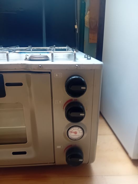 Фурна  и котлони на газ.  Имам и още една