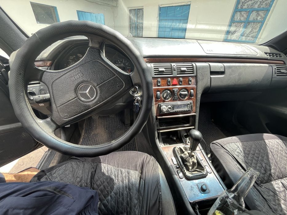 Продам машину мерседес W210