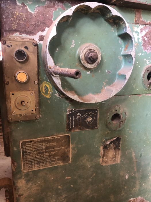 Masina de frezat cu freze cu coada FAS