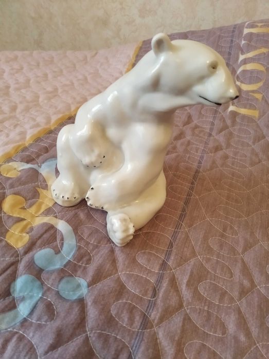 продам фарфоровые статуэтки