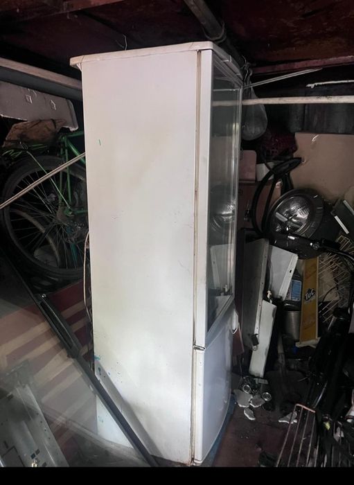 Продам витринный холодильник