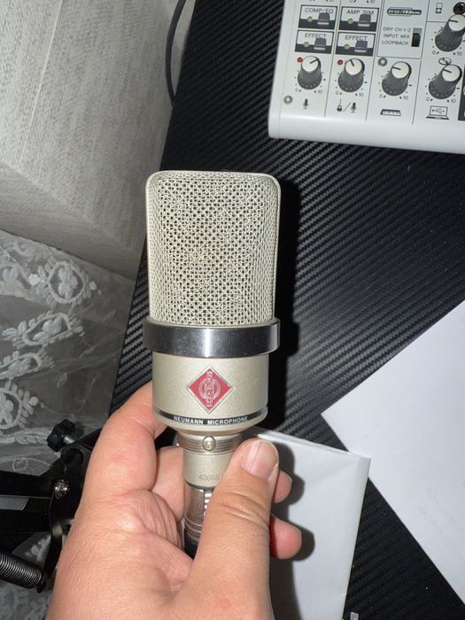 Микрофон Neumann TLM-102, аудиокарта и пантограф