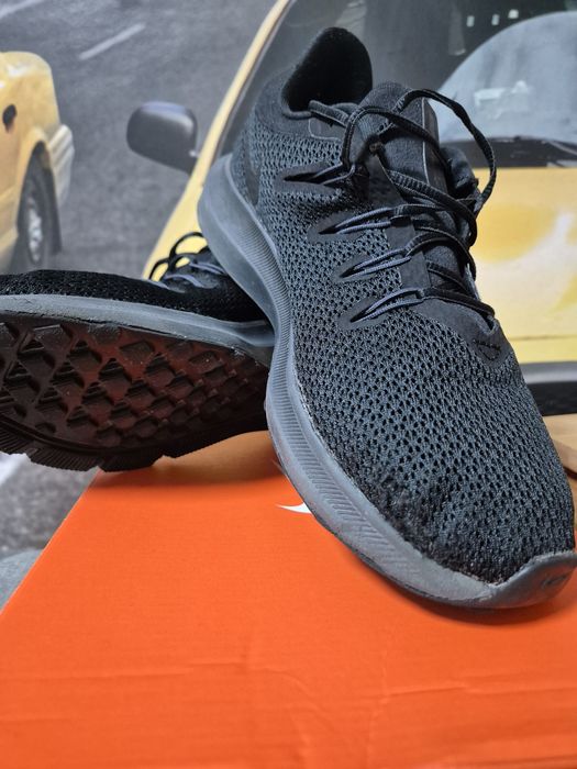 Маратонки Adidas, Nike & UA