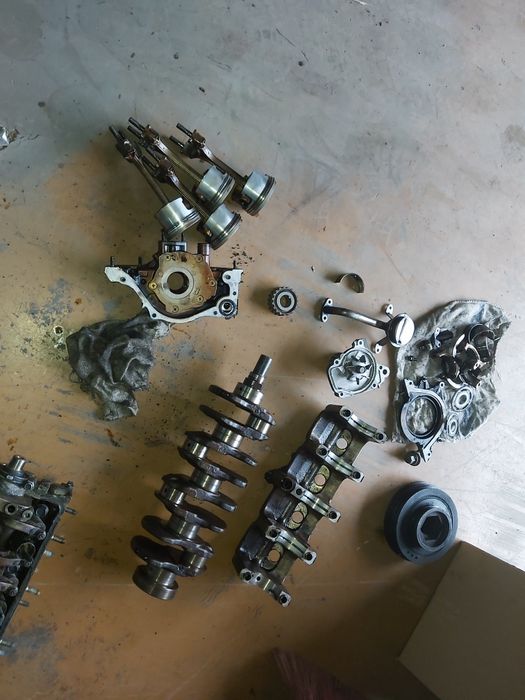 Колянов вал,оборудвана глава ,бутала и биели Honda HRV 1, 6 бензин 105