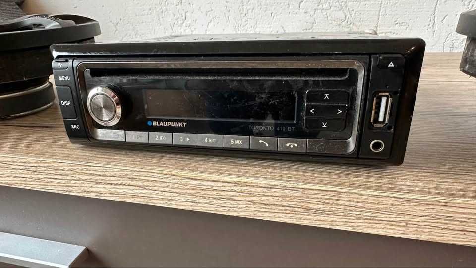 Blaupunkt модел TORONTO 410 BT има USB и Bluetooth с тонколони 16.5см