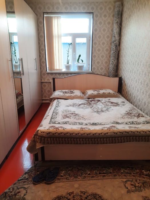 Дом с двором,рядом времянка