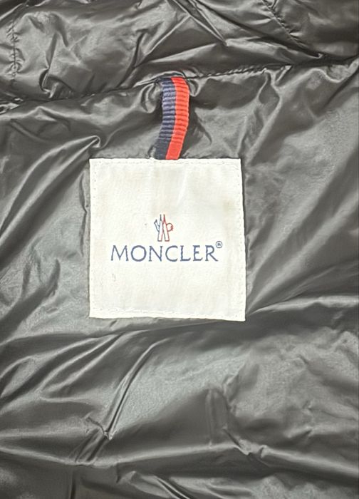 Продам куртку монклер