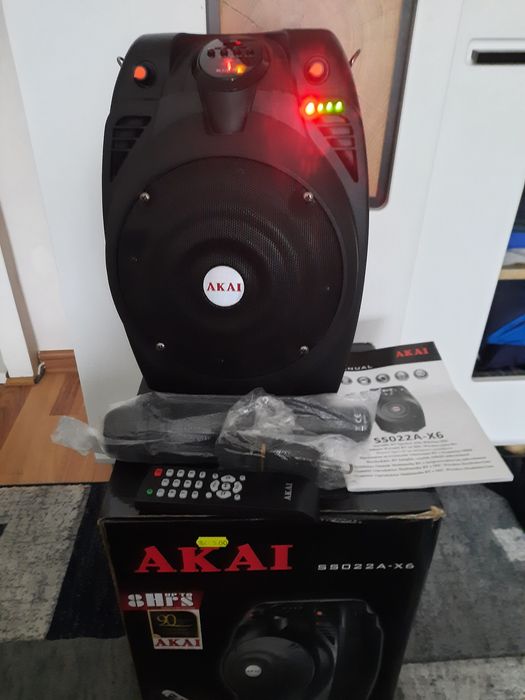 Boxa AKAI,cu microfon .NOU.