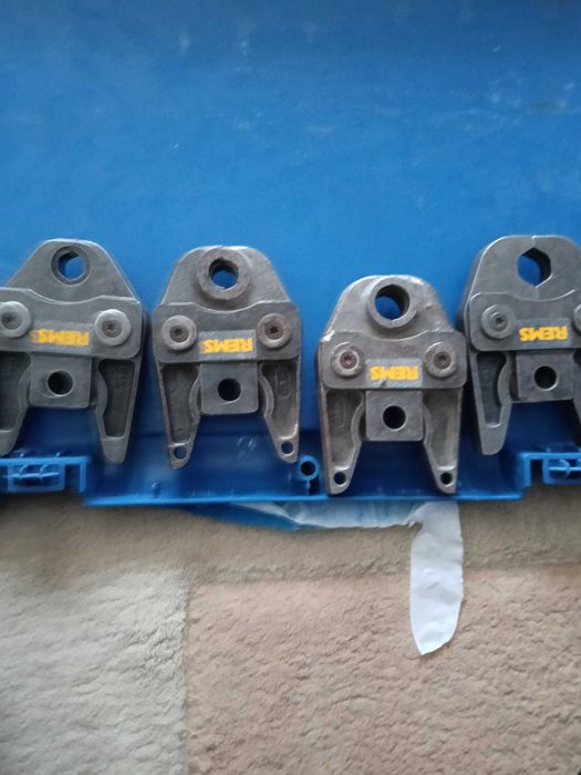 Presa de sertizat geberit electrica