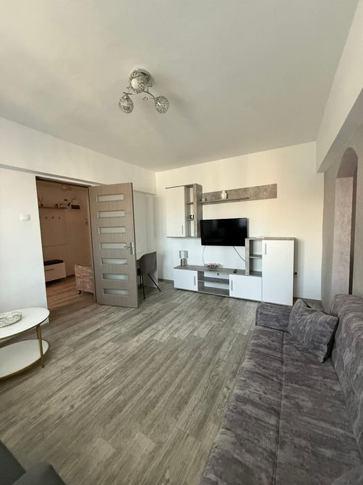Persoana fizica,Inchiriez apartament cu 2 camere în centru