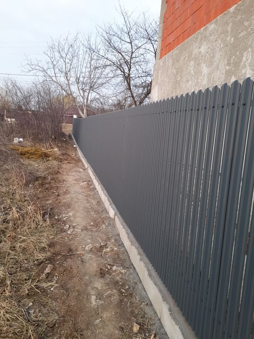 Construim garduri și porți stil jaluzea șipcă metalică tablă cutata