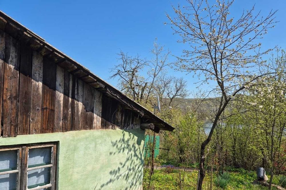 CASA SI CURTE Teliuc  vedere spre lac