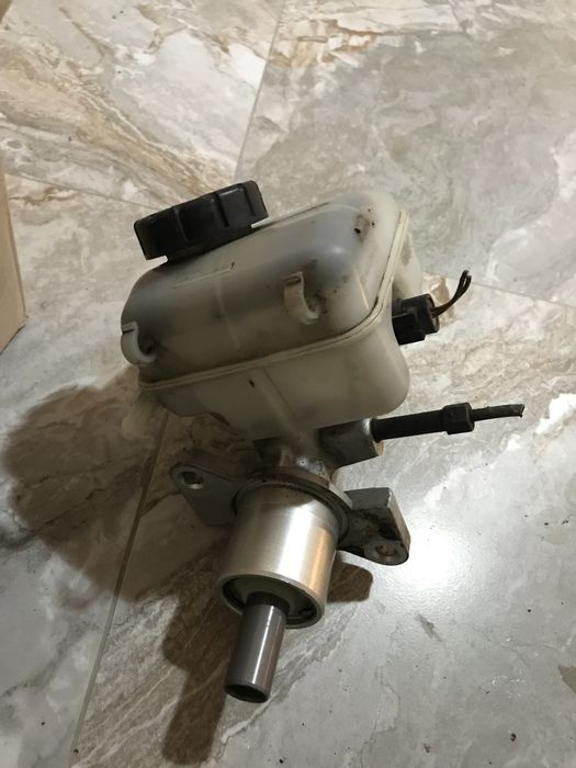 Главный тормозной цилиндр