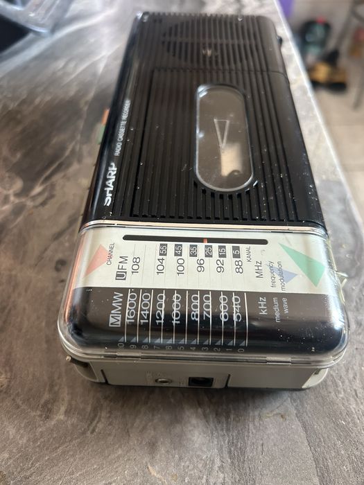 Radio casetofon vintage Sharp QT-212H anii 80