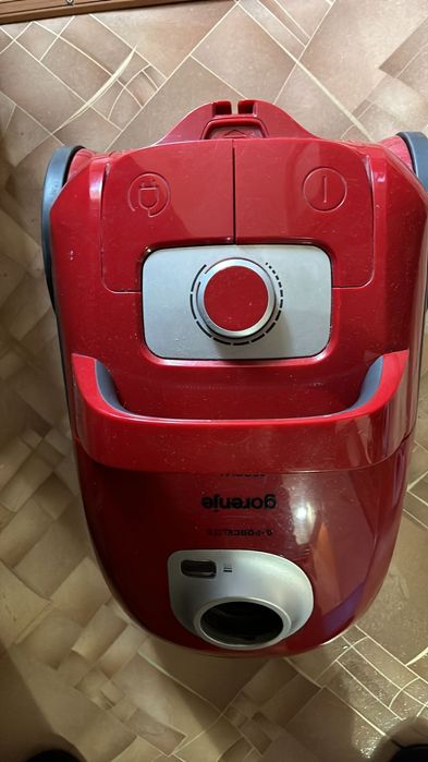 Пылесос Gorenje (красный)