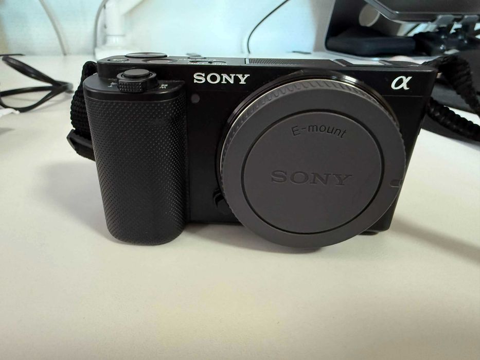 Фотоапарат SONY ZV-E10 + Допълнителна батерия + dummy батерия