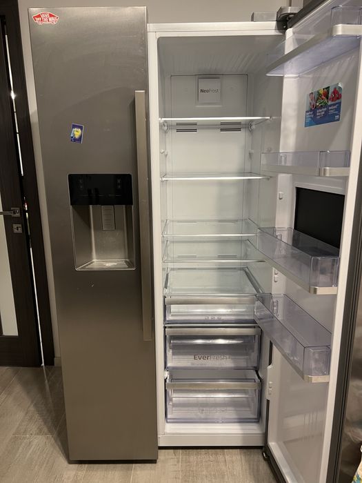 Side-by-side Beko GN162431ZX