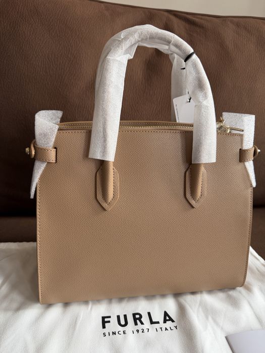 Нова Furla Gardenia Tote с етикет и противопрахова торбичка