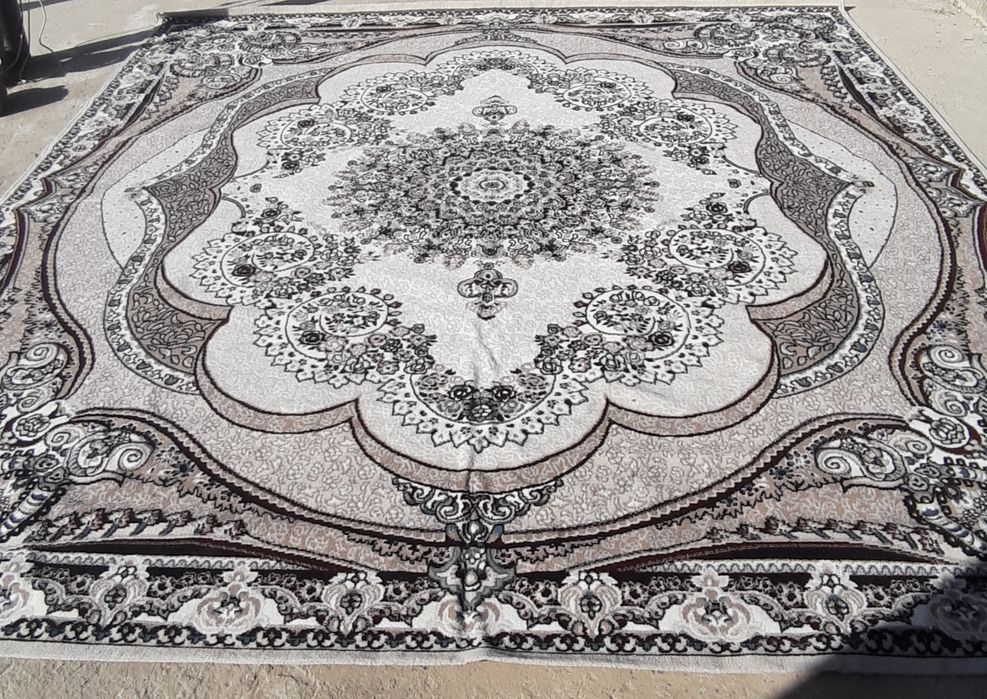 Sifatli gilam sotiladi