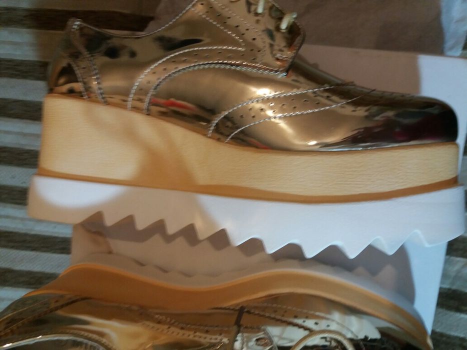 Модерни Златисти Обувки! - 90%!