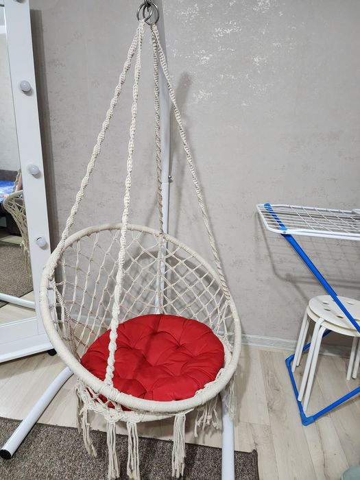 Продам качеля  кокон со  стойкой